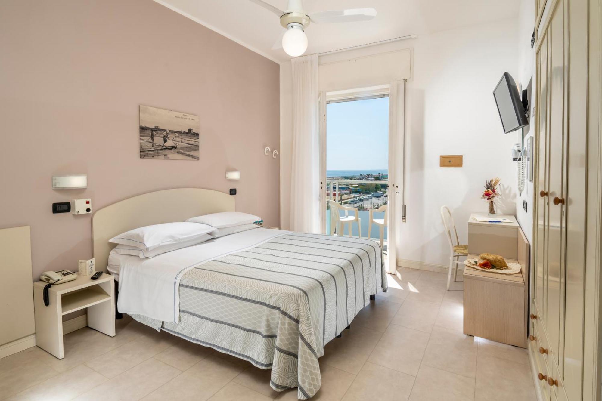 Astoria Hotel 3*