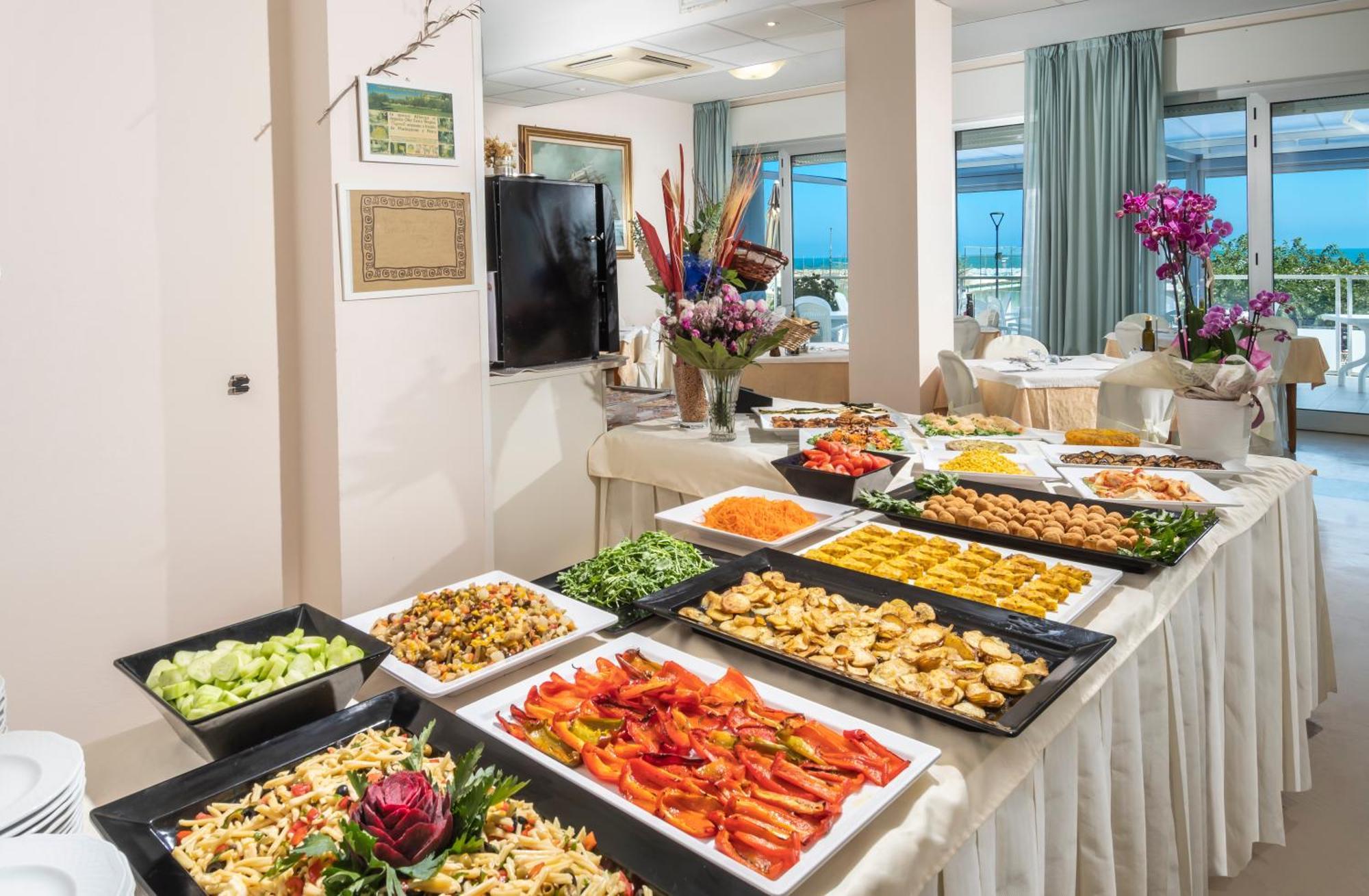 Astoria Hotel 3*